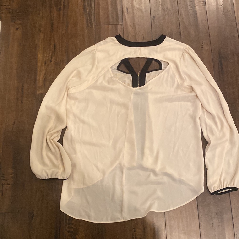 Womens cutout blouse - Picture 4 of 4